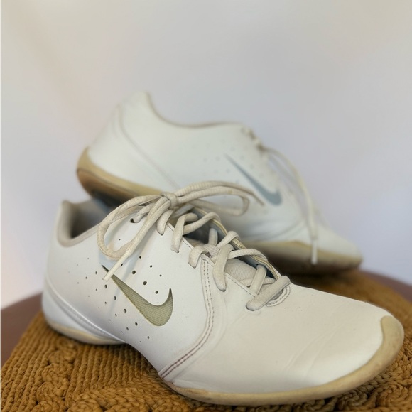 Nike Musique IV Dance Shoes White/Silver Size 8.5 - Picture 9 of 9